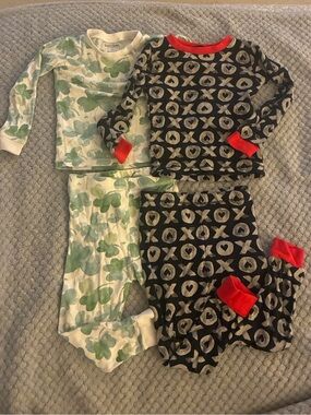 Burt's Bees - 2 pairs - Shamrock and Black XO Print Pajama Sets - 24M/2T